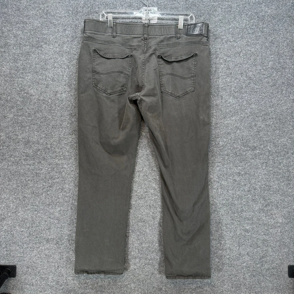 Lee Extreme Motion Pants Mens 38x30 Gray Athletic Fit Tapered Leg Stretch Chino